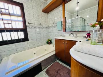 Casa com 4 dormitórios, 2 vagas, 936m² área total à venda