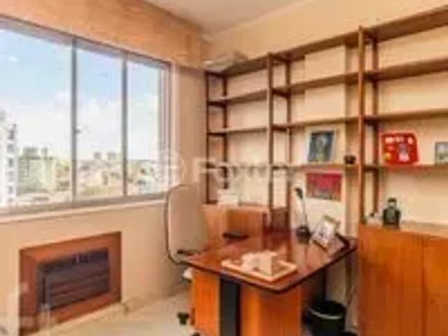 Imóvel para venda possui 111 metros quadrados com 3 quartos em São João Porto Alegre RS