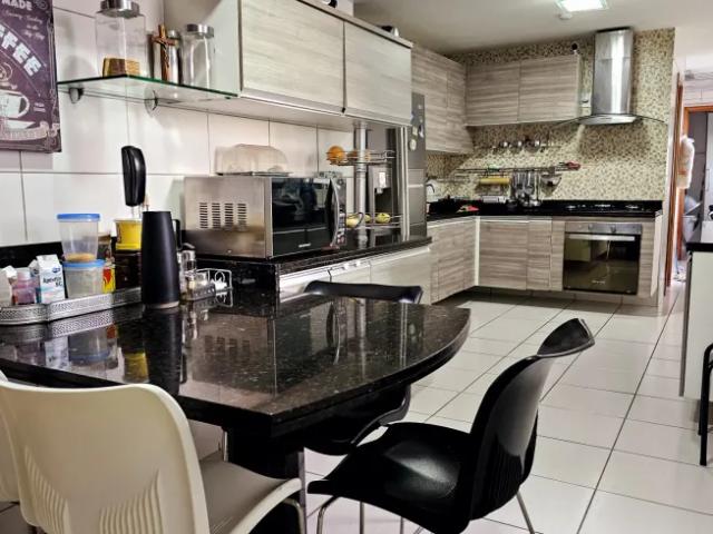 Imóvel para venda possui 214 metros quadrados com 4 suítes em Petrópolis Natal RN