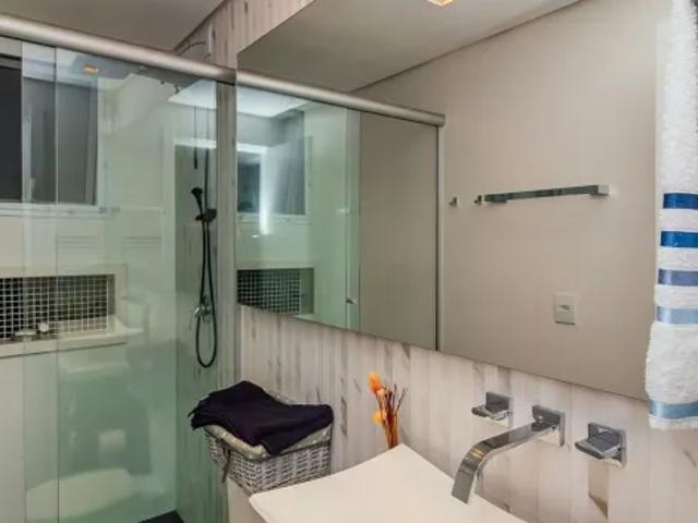 Imóvel para venda possui 90 metros quadrados com 2 quartos em Petrópolis Porto Alegre RS