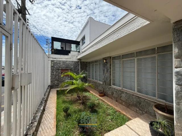 Imóvel para aluguel com 233 metros quadrados com 3 quartos em Centro Franca SP