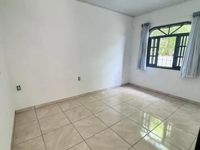 Imóvel para aluguel possui 110 metros quadrados com 3 quartos em João Costa Joinville SC