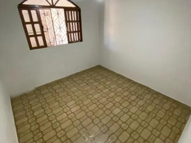 Imóvel para aluguel possui 330 metros quadrados com 4 quartos