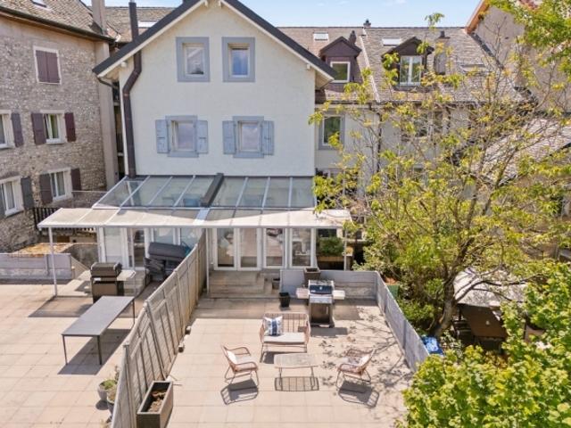 Im Zentrum des Dorfes Wohnung mit 207 m² Wohnfläche, 5,5 Zimmer