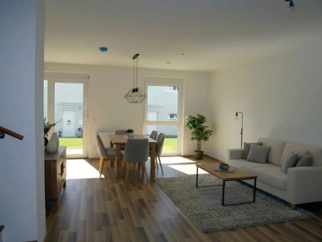 Im Zentrum Doppelhaus mit Eigengarten zum Mieten in St. Leonhard/Forst Provisionsfrei