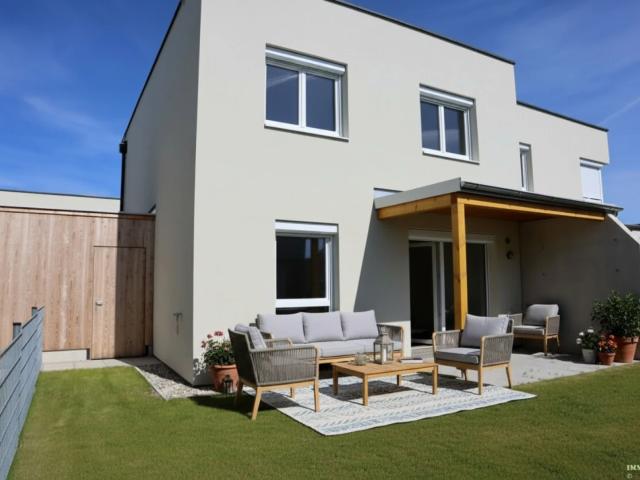 Im Zentrum Doppelhaus mit Eigengarten zum Mieten in St. Leonhard/Forst Provisionsfrei