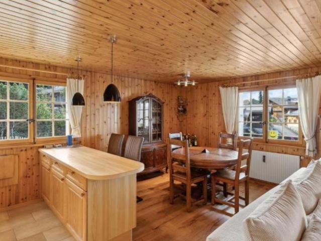 Im Zentrum von Villars, charmante, renovierte 3,5 Zimmer Wohnung, Gara