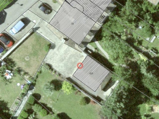 Im ZENTRUM von GENTHOD NON BUILDING LAND mit Hangar