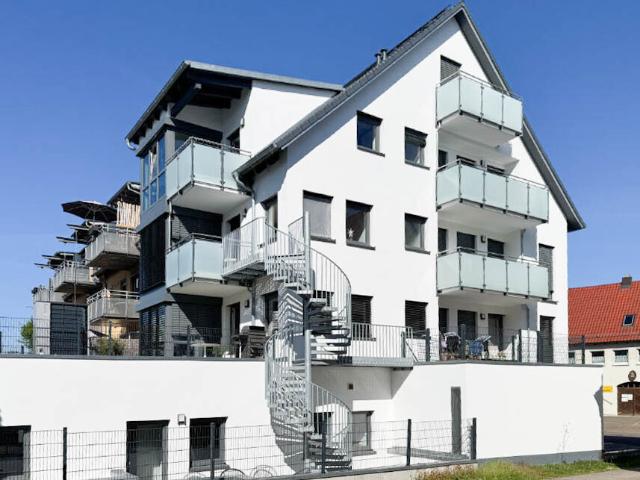 Im Zentrum von Neu Ulm/Pfuhl neuwertige sonnige 2 Zi. Wo. 2. OG mit Südbalkon, Aufzug und TG