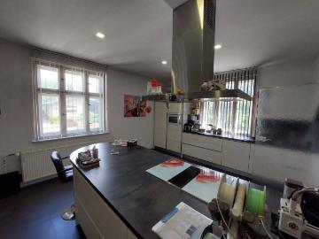 Im Alleinauftrag ! Ideales Heimwerker Objekt: 6 Zimmer, Küche, 2 Bäder, Unterkellert, Ausbaureserve Spitzboden, Terrasse, Garage Werkstatt !