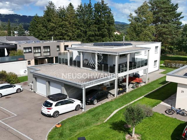 Im Dorf Bassecourt gibt es eine Villa mit mehreren zum Verkauf stehenden Häusern