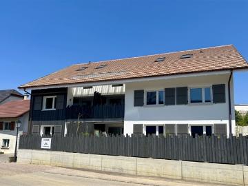 Im Dorf Courgenay steht eine moderne Wohnung mit 4,5 Zimmern zum Verkauf