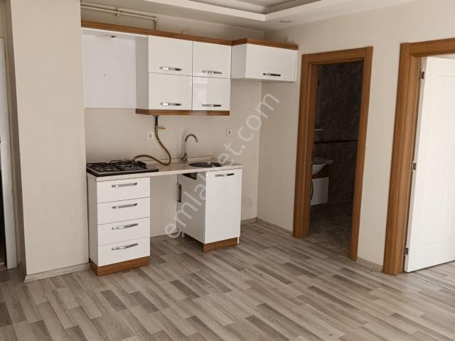 Şimşek Emlaktan Kiralık 1+1 Daire Merkezi Konumda
