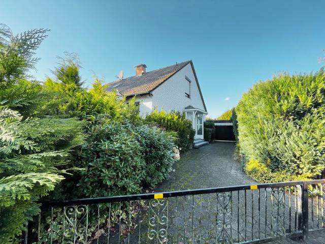 Im Grünen Speckgürtel Hamburgs: Großzügiges Einfamilienhaus mit Garage