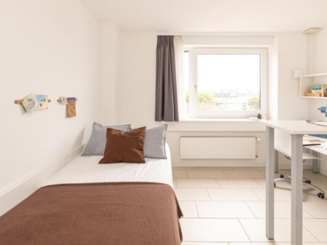 Im Herzen Bockenheims: Komplett möbliertes, modernes Studentenapartment, verschiedene Kategorien