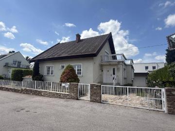 Im Herzen der Esterházy Stadt – Haus mit Pool auf weitläufigem Grundstück in begehrter Wohnlage