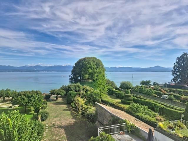 Im Herzen von Rolle, Penthouse mit Balkon und atemberaubender Blick auf den See
