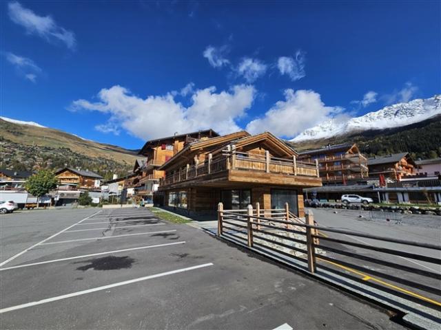 Im Herzen von Verbier, zentraler Platz Hervorragendes Gebäude mit gemischter Nutzung
