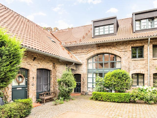 Im Kölner Süden Urlaubsfeeling inklusive! Erdgeschosswohnung mit Garten in ehemaligem Gutshof
