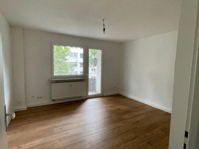Im Ostend ankommen: 2 Zimmer mit Balkon für kleine Auszeiten