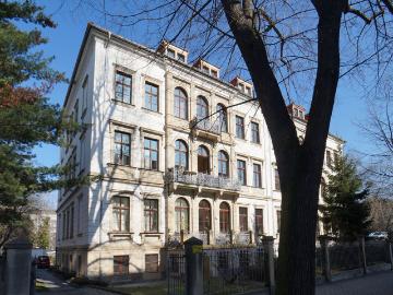 Im Regierungsviertel: Lift + Wanne
