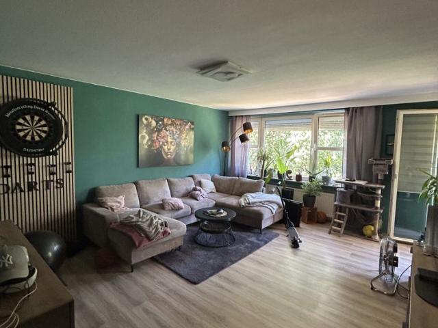 Im Schammat 4 Zimmer, Küche, Bad Wohnung mit Loggia im Grünen!