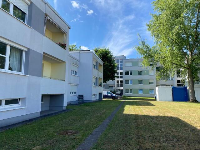 Im Schammat 4 Zimmer, Küche, Bad Wohnung mit Loggia im Grünen!