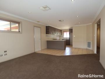 IMMACUALTE HOME IN THE HEART OF LLOYD