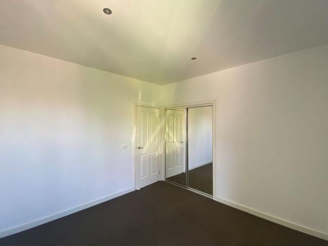 IMMACUATELY PRESENTED 1 BEDROOM UNIT!