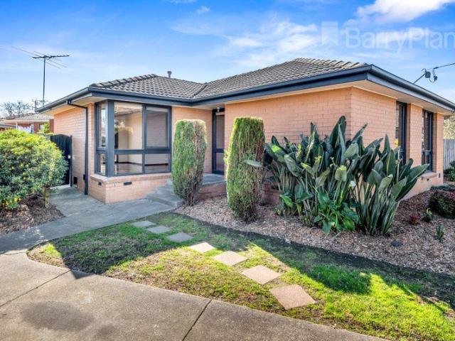 IMMACUATELY PRESENTED FAMILY HOME!