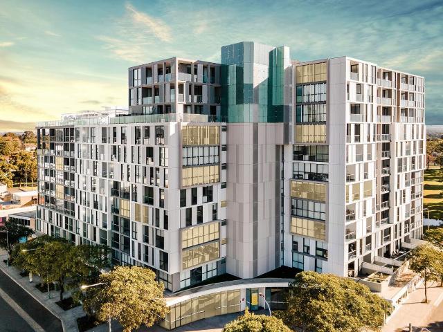 Immaculate, modern two bedroom apartment with study nook!
