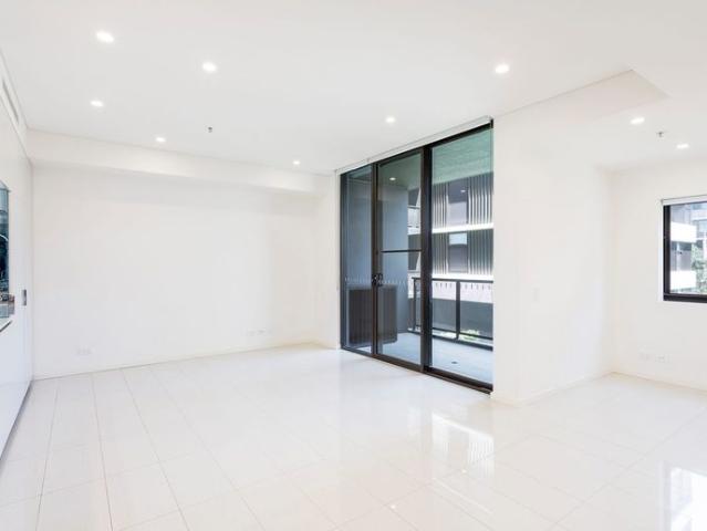 Immaculate modern apartment in Platinum building