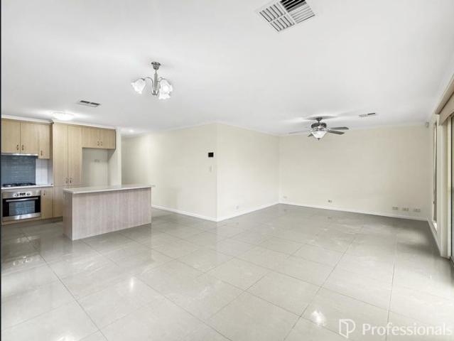 Immaculate Modern Home Open Plan Living, Decked Alfresco & Double Garage
