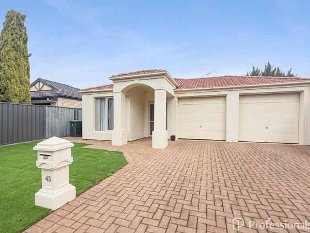 Immaculate Modern Home Open Plan Living, Decked Alfresco & Double Garage