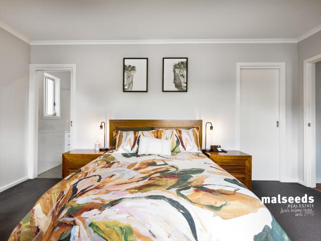 Immaculate Modern Living – Move In Ready with Nothing to Do!