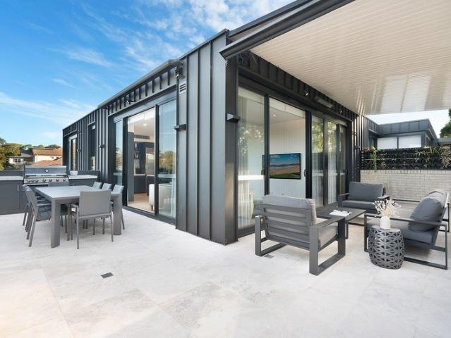 Immaculate modern penthouse with leafy outlook