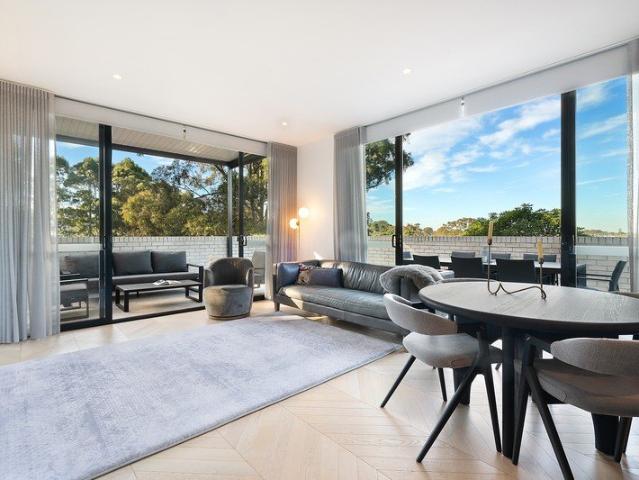 Immaculate modern penthouse with leafy outlook