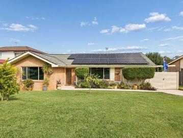 Immaculate, Move In Ready Family Home in a Peaceful Quiet Street