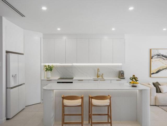 Immaculate Near New Designer Duplex Walk to the Broadwater
