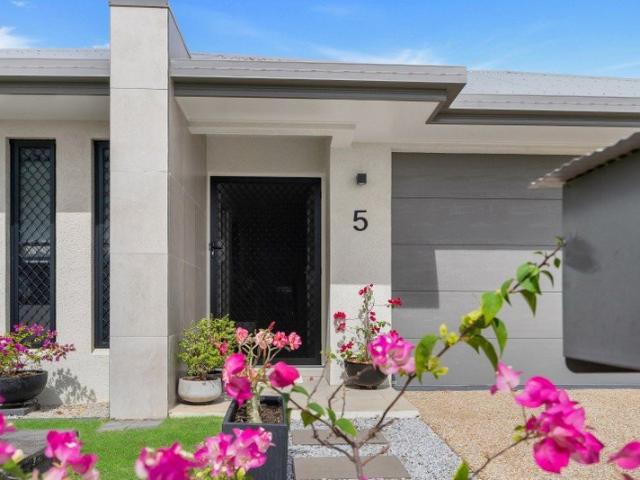 Immaculate Near New Family Home Modern Luxury, Space & Effortless Living