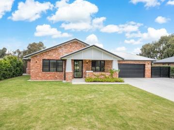 Immaculate & Near New In Tallygaroopna!