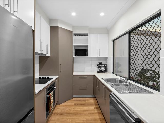Immaculate Northgate Townhouse Living