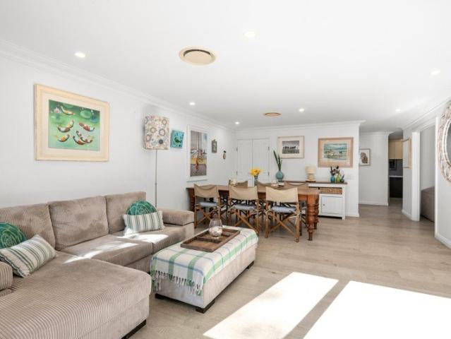 Immaculate Over 55's Living, an Easy Walk to Avalon Village & Beach