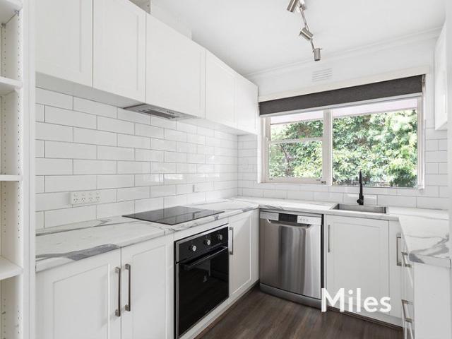 IMMACULATE ONE BEDROOM APARTMENT