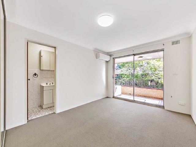 Immaculate One Bedroom Unit with Split Air!