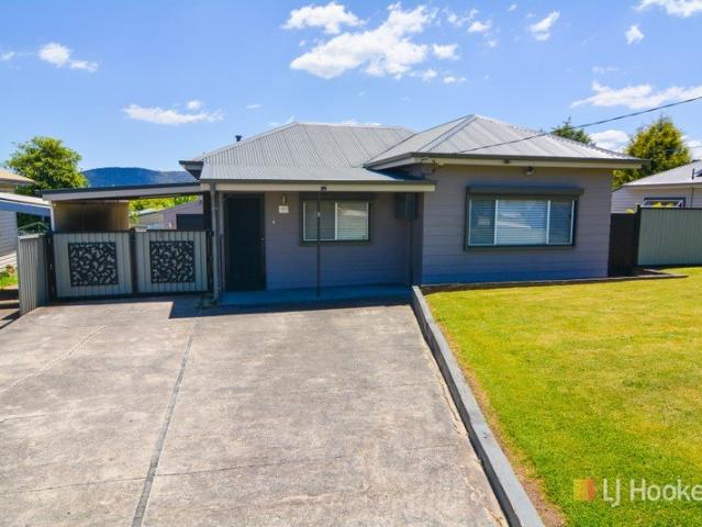 IMMACULATE & A GREAT LOCATION