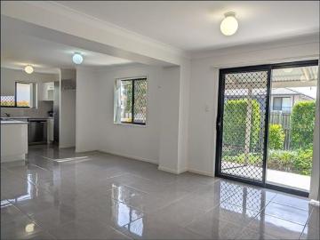 IMMACULATE AIR CONDITIONED 3 BEDROOM TOWNHOUSE IN POPULAR, CENTRALLY LOCATED COMPLEX