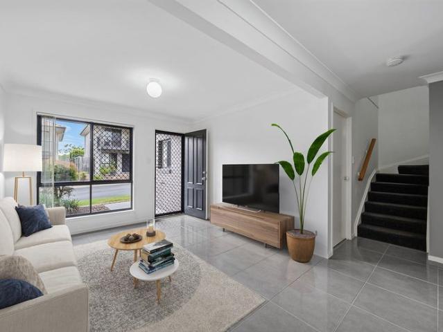 IMMACULATE AIR CONDITIONED 3 BEDROOM TOWNHOUSE IN POPULAR, CENTRALLY LOCATED COMPLEX