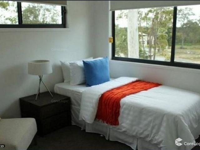 Immaculate and Modern Terrace Home Walk to Westfield Helensvale