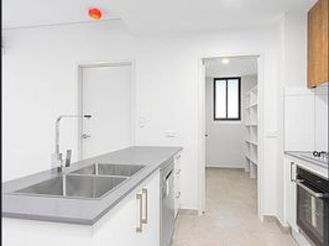 IMMACULATE AND NEAR NEW APARTMENT!
